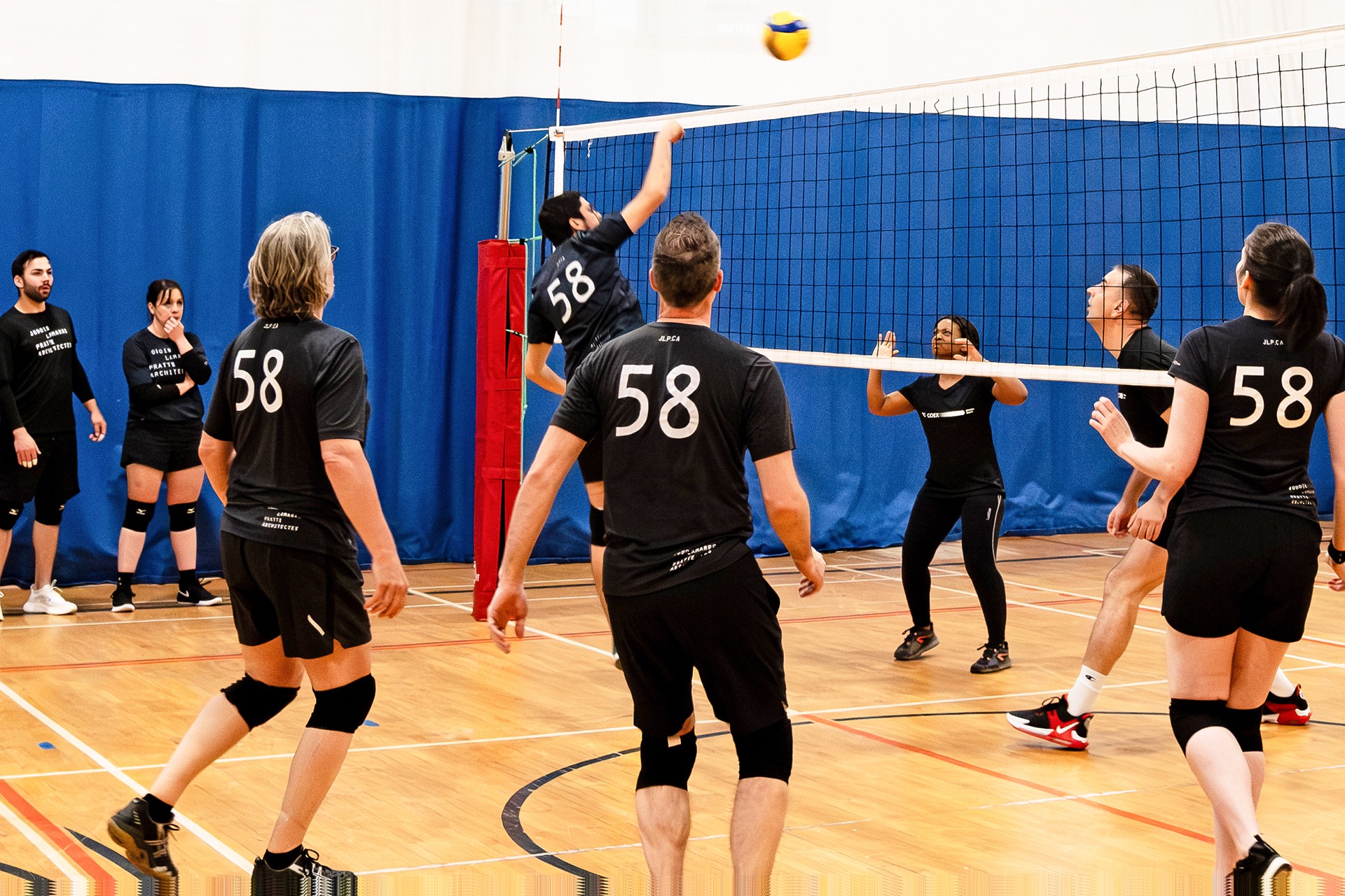 Grande finale et belles victoires au Tournoi de volleyball des architectes 2024