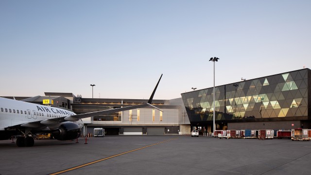 Jodoin Lamarre Pratte architectes - Centre de correspondance de l'aéroport Montréal-Trudeau